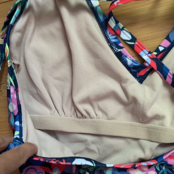 Tea Collection Women’s floral one piece swimsuit, size small - Picture 4 of 5